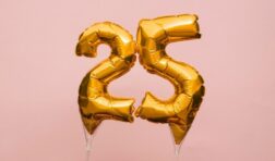 balloons that write 25.